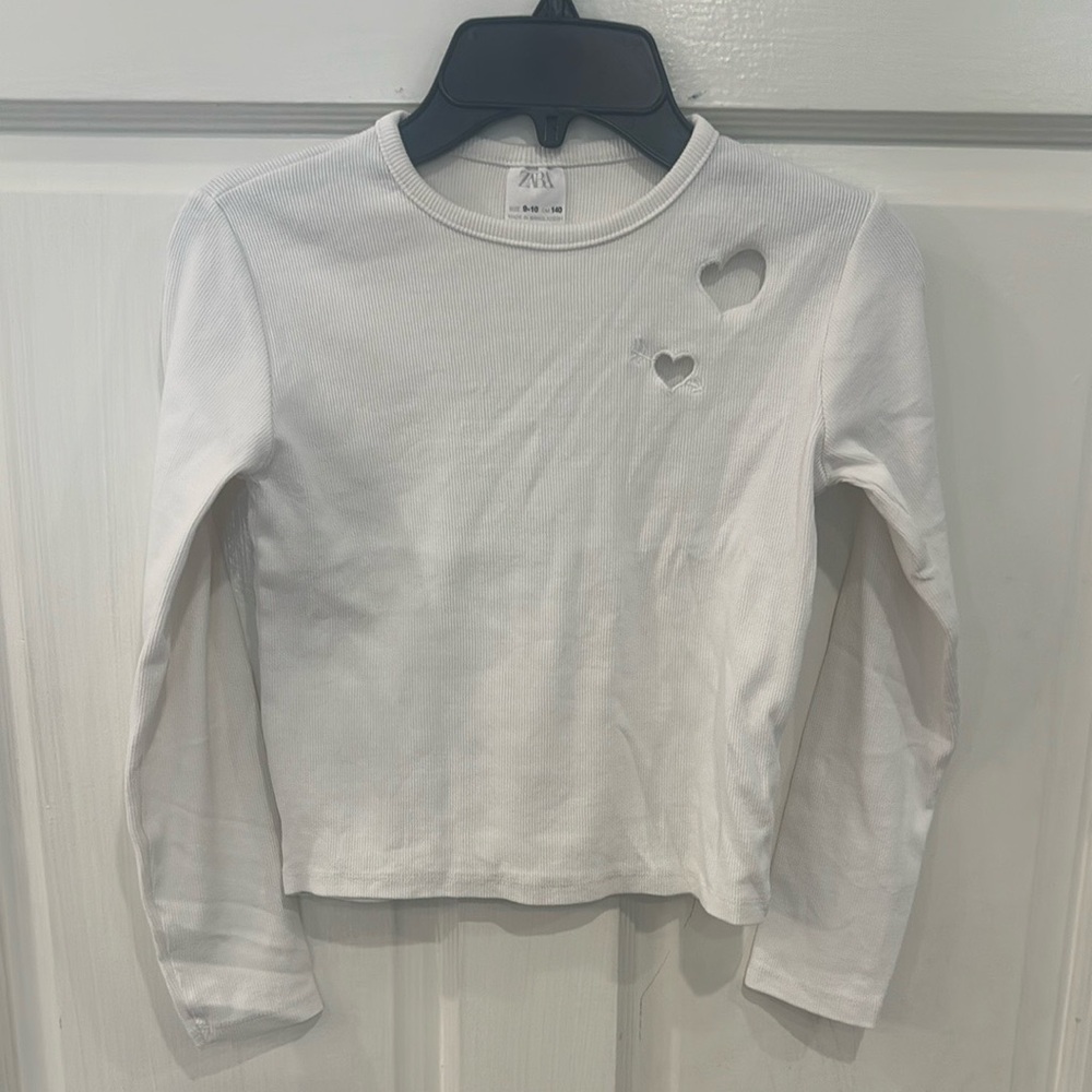 Zara White Long Sleeve Kids Tee with Heart Details Size 9/10